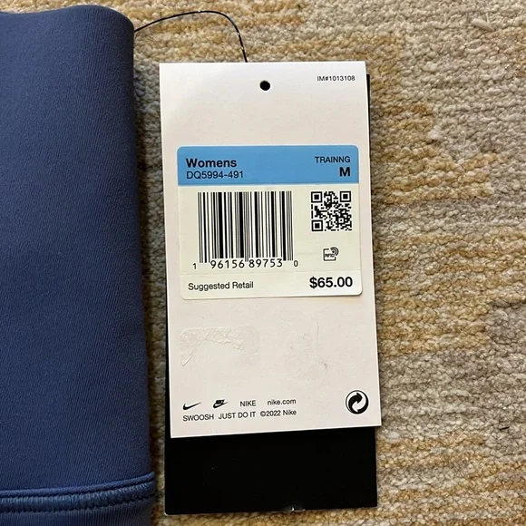 NWT Nike Afinia 8” training shorts Medium blue- high rise, medium support - Picture 2 of 5